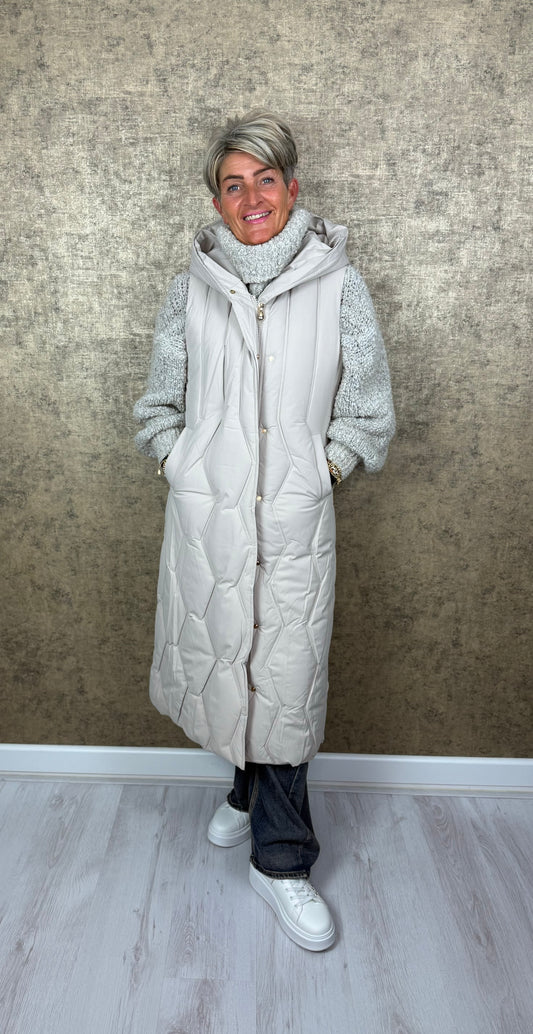 Winter Allure – Lange bodywarmer met capuchon